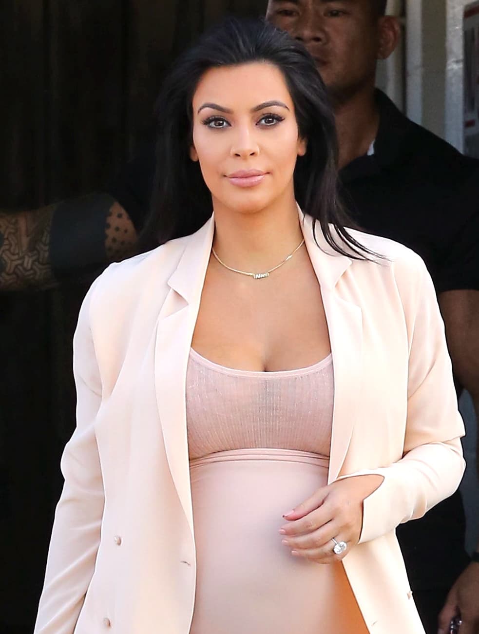 El portal de la revista People en Español informó que en 2011 la cuenta de Twitter de Kim Kardashian fue intervenida por piratas cibernéticos, quienes publicaron mensajes haciéndose pasar por la también empresaria.