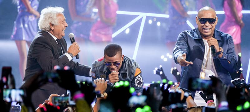 En 1996 Los Del Río lograron permanecer 14 semanas en el nº 1 de singles con 
<i>Macarena</i>. Fue una canción que abrió las puertas a la música latina en los medios anglosajones.