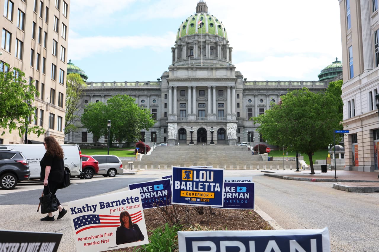 Según las últimas cifras de las encuestas,
<b>Doug Mastriano</b> es el favorito en la carrera principal seguido de Barletta, para las elecciones del
<b>8 de noviembre</b>, cuando se conocerá quien es el reemplazo del actual gobernador,
<b>Tom Wolf</b>.