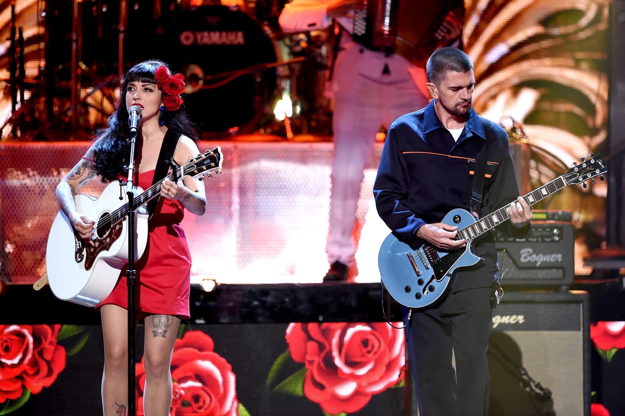 Ese 2016 Mon Laferte estuvo nominada en dos categorías, incluyendo la de Mejor Nuevo Artista. La chilena interpretó, junto con Juanes, el tema 'Si tú me quisieras'.