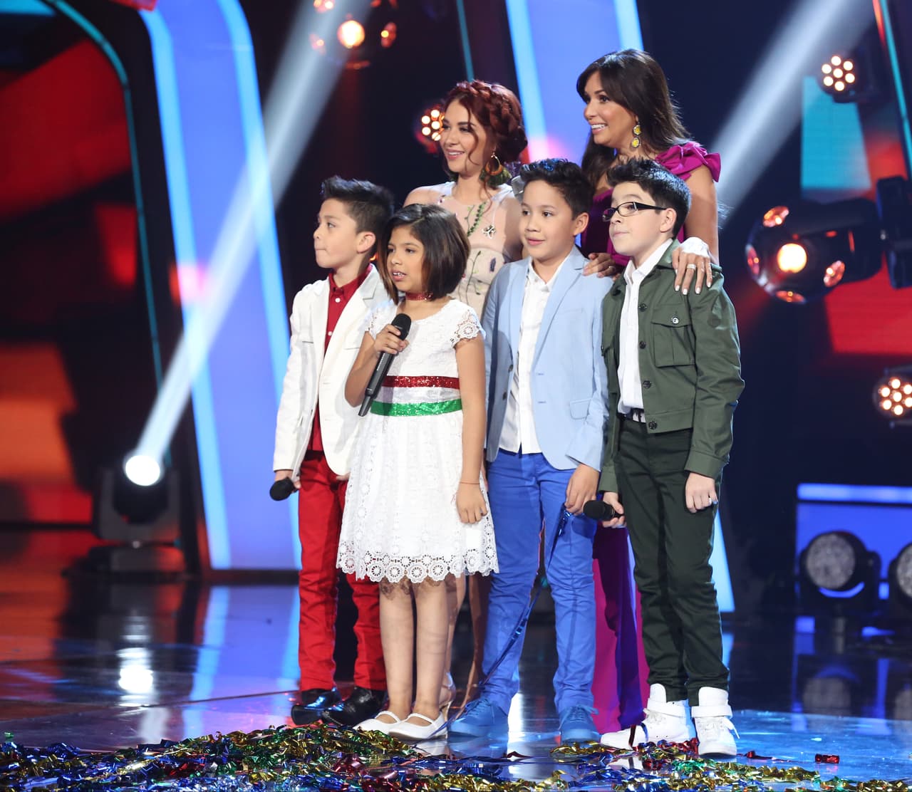 La capitana y los niños recibieron los comentarios de los jueces.