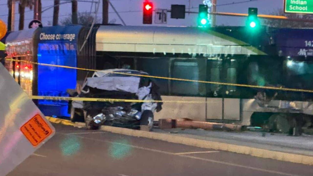 Accidente de tren ligero en el centro de Phoenix deja un muerto y cuatro heridos