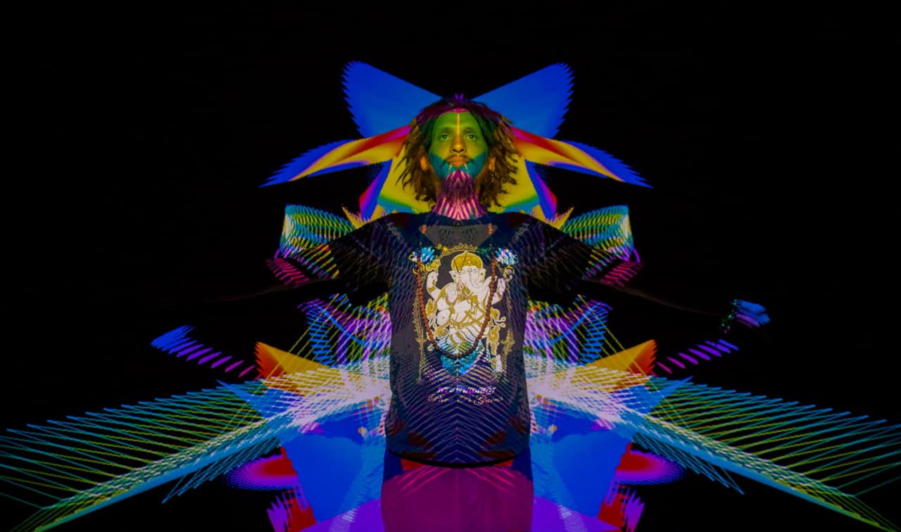 Así como crear un punto de entrada para las personas que podrían ver el arte contemporáneo como algo intimidante.