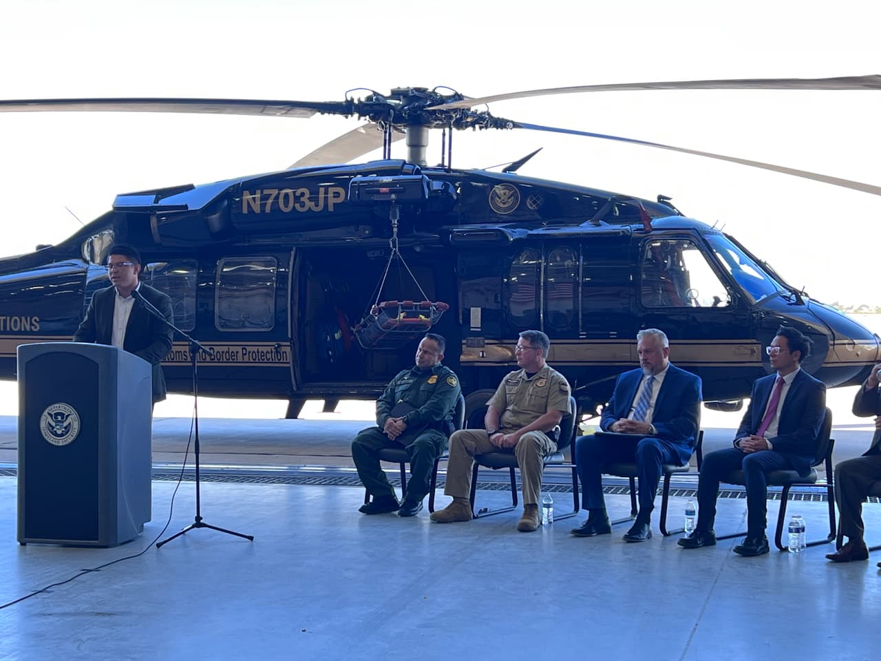 "Cruzar por el desierto es mortal", advirtió Roberto García, deputy chief del sector Tucson de la Patrulla Fronteriza. La agencia migratoria realizó este viernes su evento anual con los consules de México y Guatemala para advertir de los peligros de cruzar el desierto de Arizona durante los meses de verano.