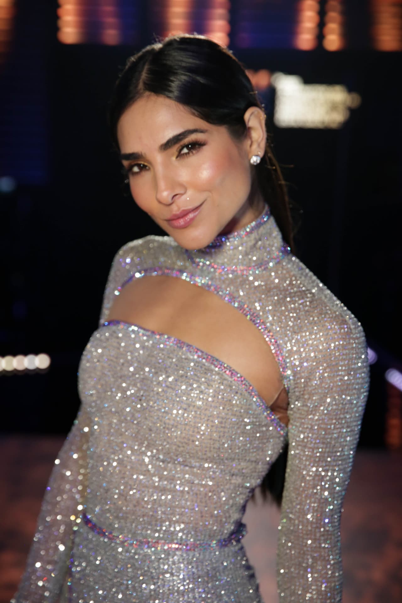 <b>Emocionada recuerda la primera vez que fue a Premio Lo Nuestro. </b>“Yo estuve modelando en ese show. Acababa de ganar Nuestra Belleza Latina y jamás imaginé que iba a convertirme en la conductora del show. Para mi es un logro ‘huge’ (enorme) que no paro de agradecer”.