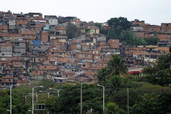 .El lunes por la noche, al menos 10 personas fueron víctimas de homicidio en Sao Paulo, y otra persona murió en la cercana Sao Bernardo dos Campos, la mayoría atacadas por hombres armados en coches o motocicletas.