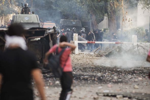 Más de 500 personas han sido detenidas por las fuerzas de seguridad durante los disturbios que se han desarrollado en el centro de El Cairo en los últimos diez días, informó el Ministerio del Interior.