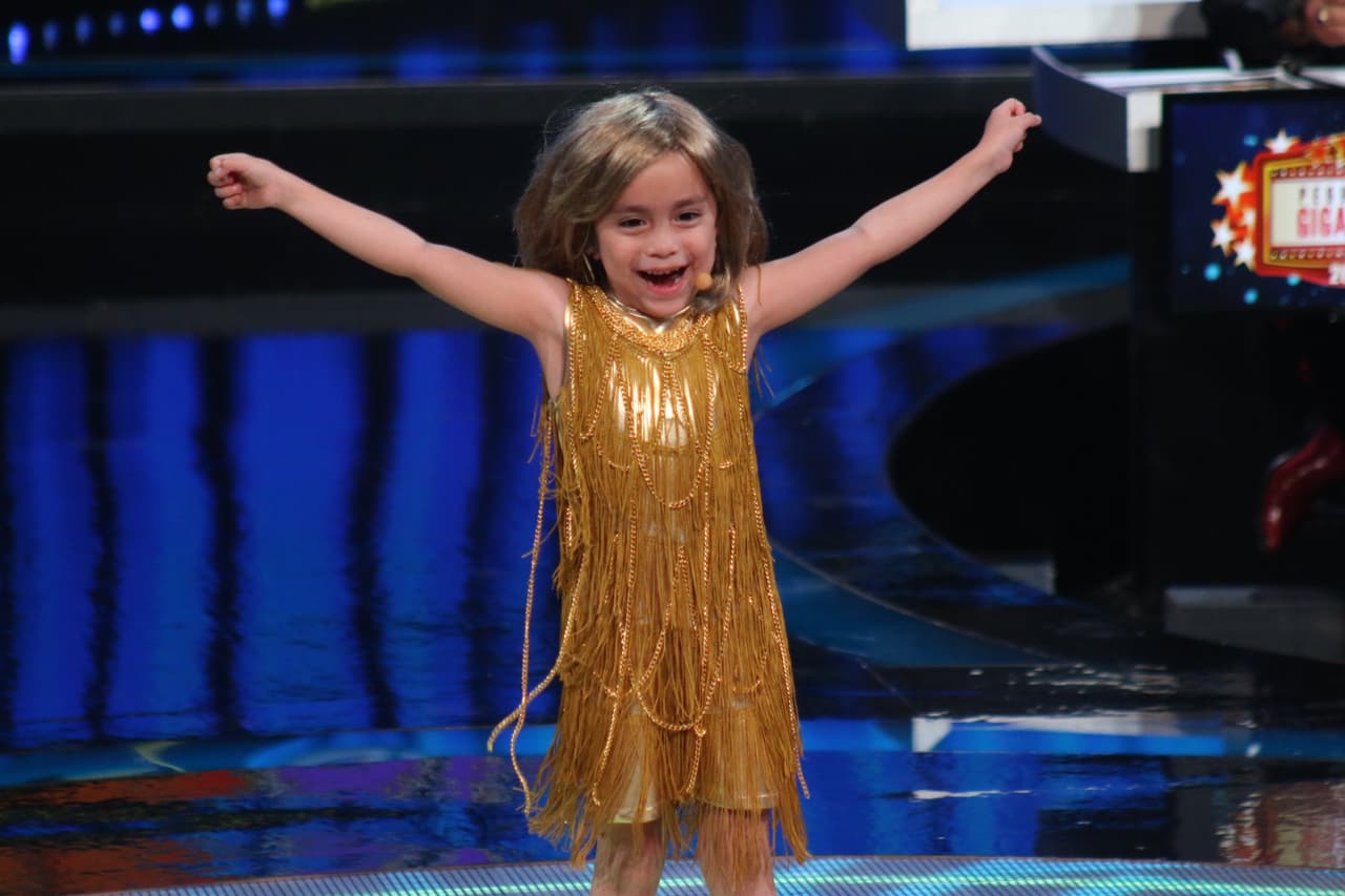 Anahí imitó a Laura León.