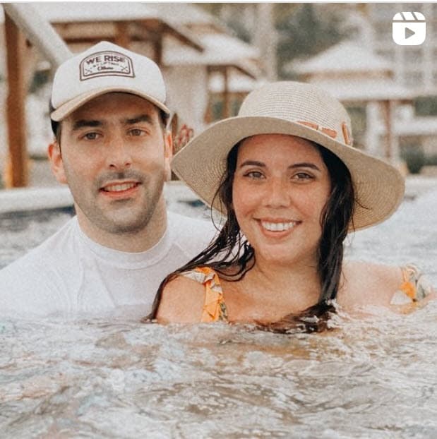 Aunque a su hija le ayuda en los preparativos de 
<b><a href="https://www.univision.com/famosos/hija-julian-gil-nicolle-podria-retomar-pronto-planes-boda-religiosa-inigo-arino-fotos">la ansiada ceremonia</a></b>, el actor prefiere no concentrarse demasiado en el momento en que su retoño dé el 'sí acepto'. 
<br>