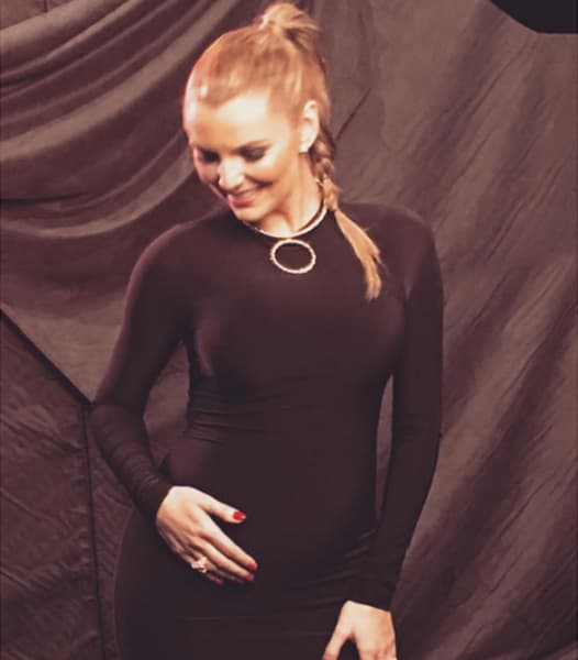 La guapa venezolana ya tiene siete meses de embarazo y su pancita se ve cada vez más abultada.