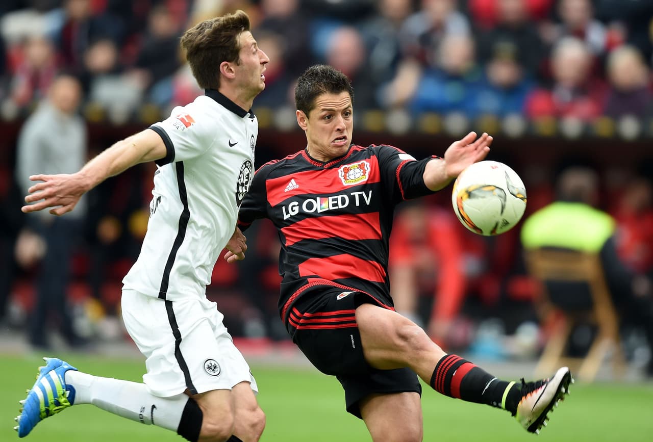 'Chicharito' se lesiona en la victoria del Bayer Leverkusen 3-0 sobre Eintracht Frankfurt