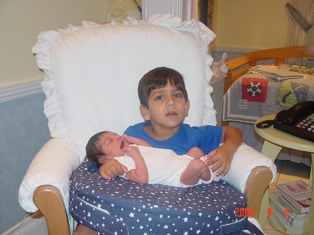 "Feliz cumpleaños a mi otra mitad en las buenas y en las malas", fue el 
<a href="https://www.univision.com/shows/el-gordo-y-la-flaca/el-tierno-mensaje-que-la-hija-de-lili-estefan-le-mando-a-su-hermano-lorencito-fotos">emotivo mensaje</a> que Lina le dedicó en Instagram el 30 de octubre de 2018, que acompañó con imágenes de ellos cuando estaban pequeños.