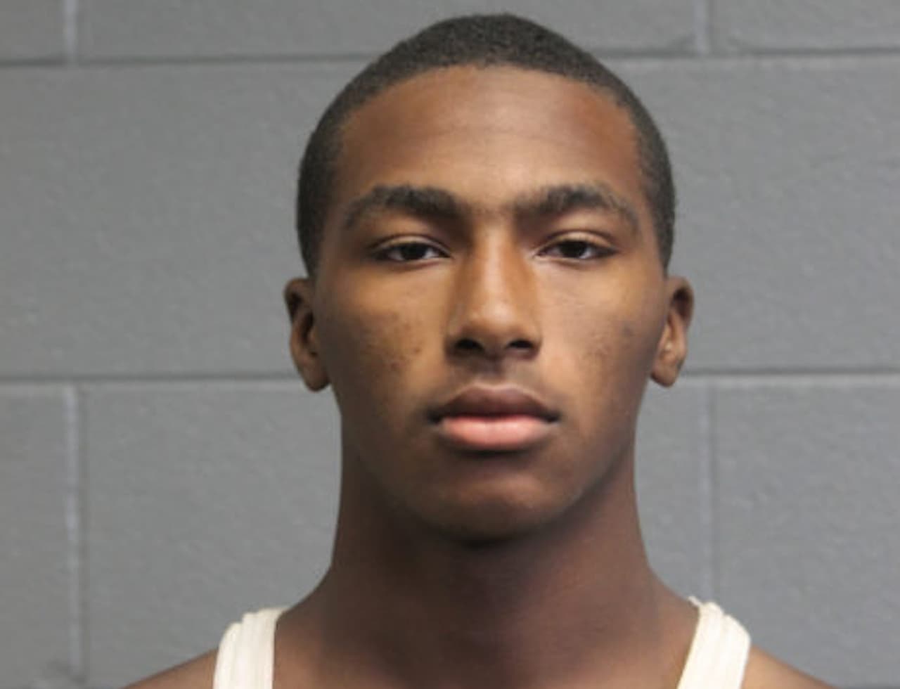 <b>Davarious Sykes-18 años de edad</b>
<br>Los delincuentes ingresaron la tienda ubicada en el bloque 100 al norte de la calle State a las 11:30 am. 
<br>