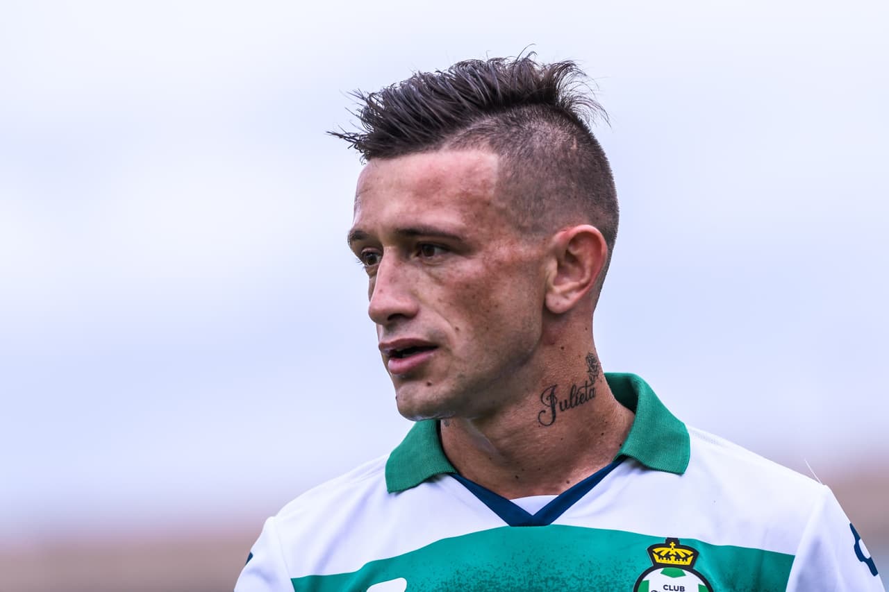 Brian Lozano ha dejado atrás sus molestias físicas y jugó 83 minutos con los albiverdes.