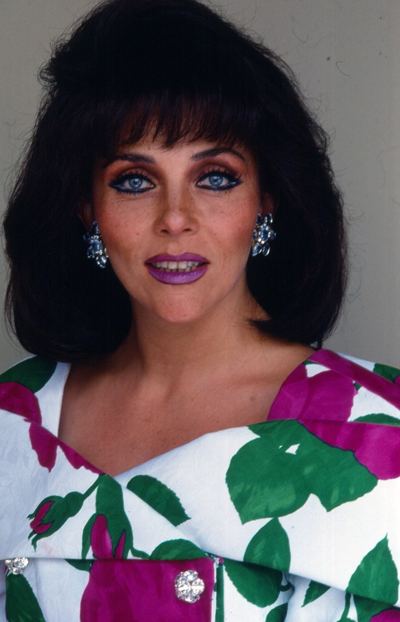 La primera actriz a la que se le propuso el personaje fue a 
<b><a href="http://www.univision.com/temas/veronica-castro">Verónica Castro</a></b>, pero se negó a participar en esta exitosa telenovela, aunque tenía dos años retirada de los melodramas.