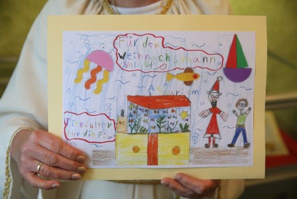 Y luego de recibir las cartas Santa pone manos a la obra.