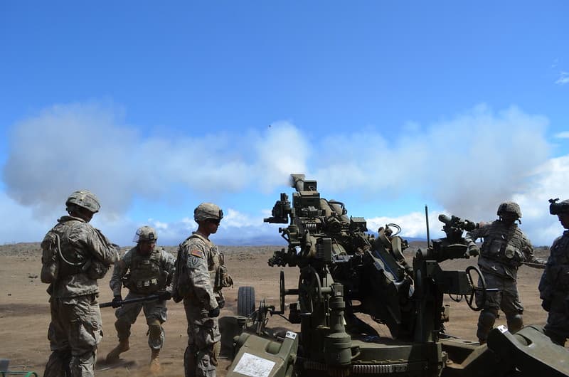 A casi cuatro meses de iniciada la 
<a href="https://www.univision.com/noticias/mundo/crimenes-de-guerra-ucrania-primer-soldado-ruso-culpable">guerra en Ucrania</a>, los primeros M777 se han desplegado en el este del país. Los militares ucranianos confían en que la potente arma los ayude al menos en algunos frentes contra las fuerzas invasoras rusas.