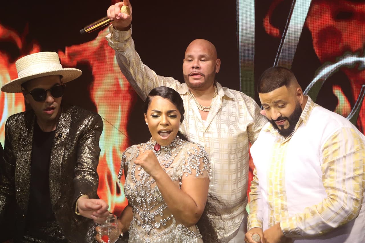 Después, la celebración continuó con un baile y fiesta.