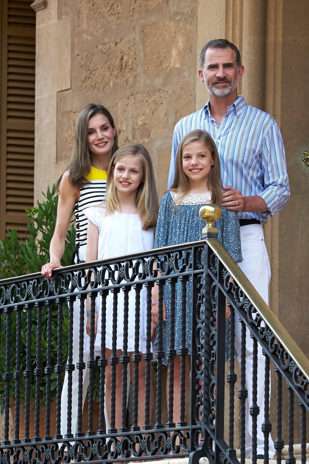 Rumores citados por el diario dicen que otra de las causas de molestia de Letizia es que doña Sofía, cuando visitaba a sus nietas, les llevaba a escondidas caramelos de anís.