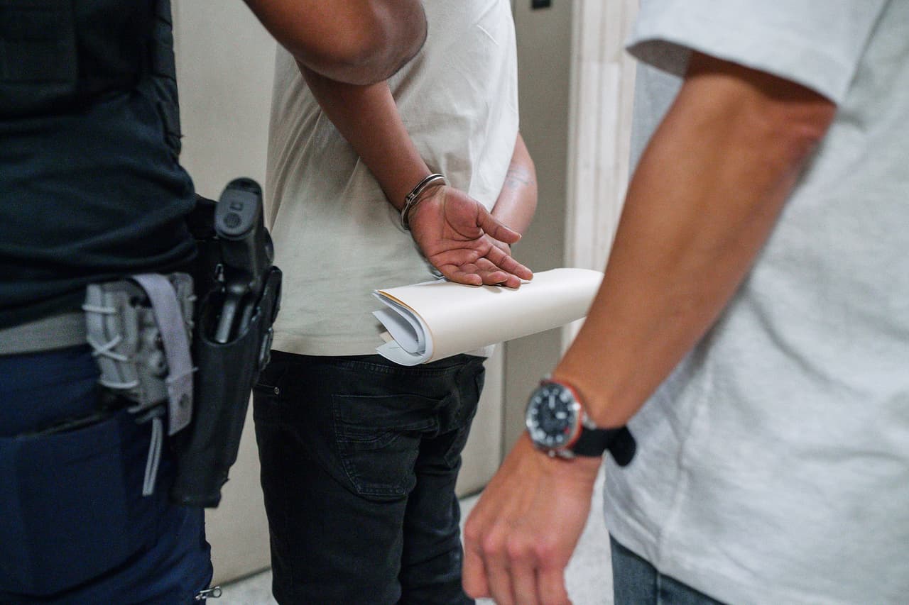 Inmigrantes cierran filas contra arrestos 'ilegales' de ICE por perfil racial