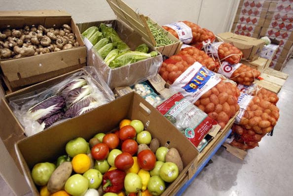 Otro problema que puede haber creado el retraso en la recepción de esta tarjeta es el cambio de dirección de algunas familias.
<br> 
<br> Para más información, los padres pueden contactar directamente al departamento de Servicios Sociales de Illinois: 
<br> 1833-621-0737
<br> 
<a href="mailto:DHS.FCS.PEBT@illinois.gov">dhs.fcs.pebt@illinois.gov</a>