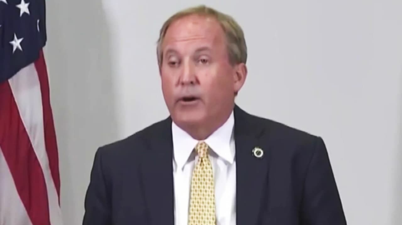 Paxton abre investigaciones en distritos escolares de Houston por exhibición de los Diez Mandamientos