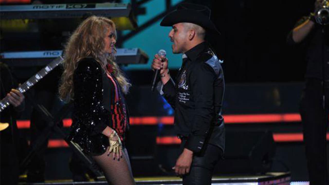 Espinoza Paz sorprendió a muchos al grabr una canción pop junto a Paulina Rubio. La canción titulada "Me voy" fue todo un éxito y estuvo en los top charts de México y Estados Unidos.