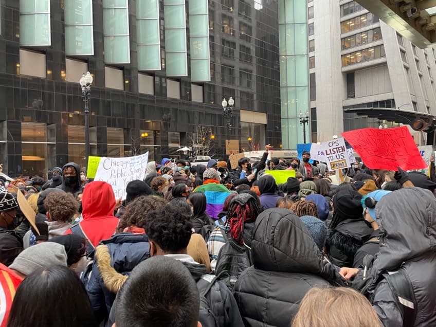 En los diálogos deberán ser incluidos los estudiantes y sus padres, con maestros y administradores.