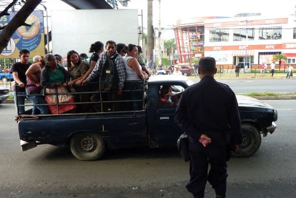 Algunas de las medidas son: exigir a las unidades del transporte público que se establezcan gobernadores de velocidades, un control de los conductores autobuses y el subsidio a los empresarios del transporte para que las unidades estén en buen estado.