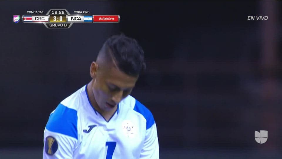 Tiro desviado de Carlos Chavarría