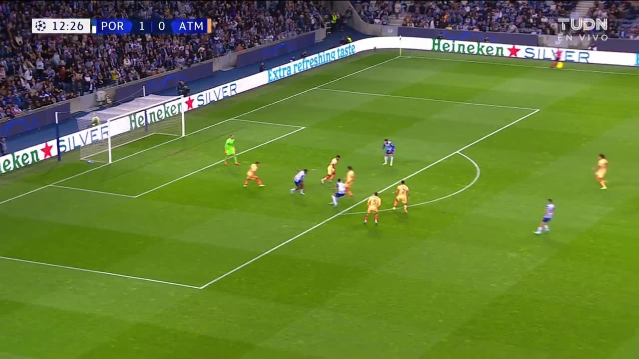 ¡TIRO ATAJADO! disparo por Galeno.