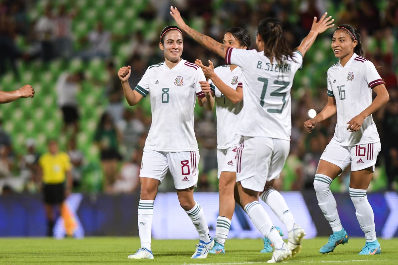 El Tricolor Femenil fue muy superior a Perú, a la que volverá a enfrentar el martes a puerta cerrada.