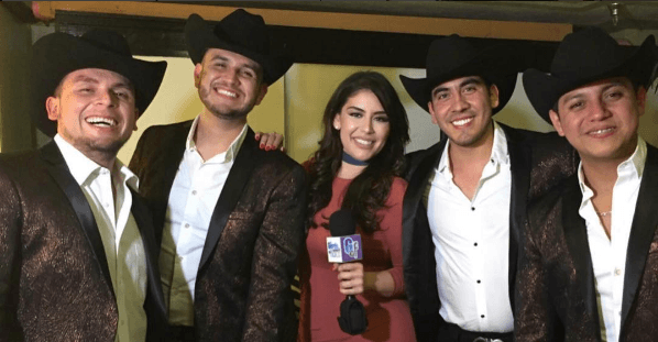 Por si fuera poco, la talentosa Evelyn tiene una amplia experiencia en entrevistar a los famosos.