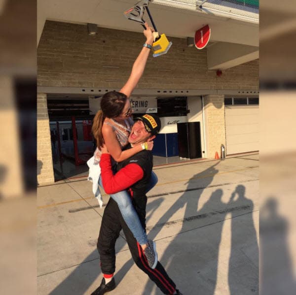 La actriz comparte la felicidad de su esposo con cada uno de sus triunfos, y también lo apoya en sus derrotas.