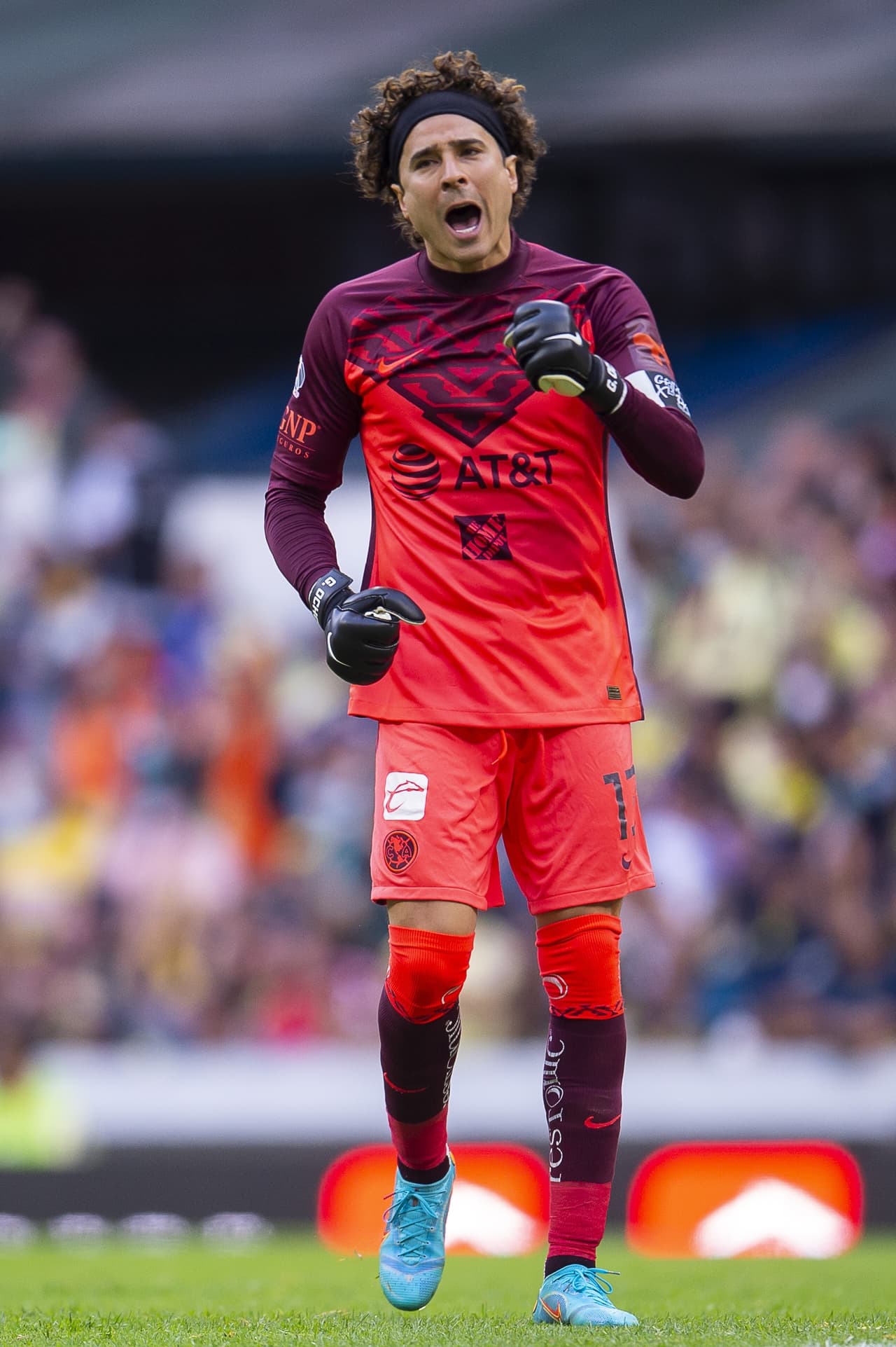 Guillermo Ochoa celebró el triunfo de su escuadra.