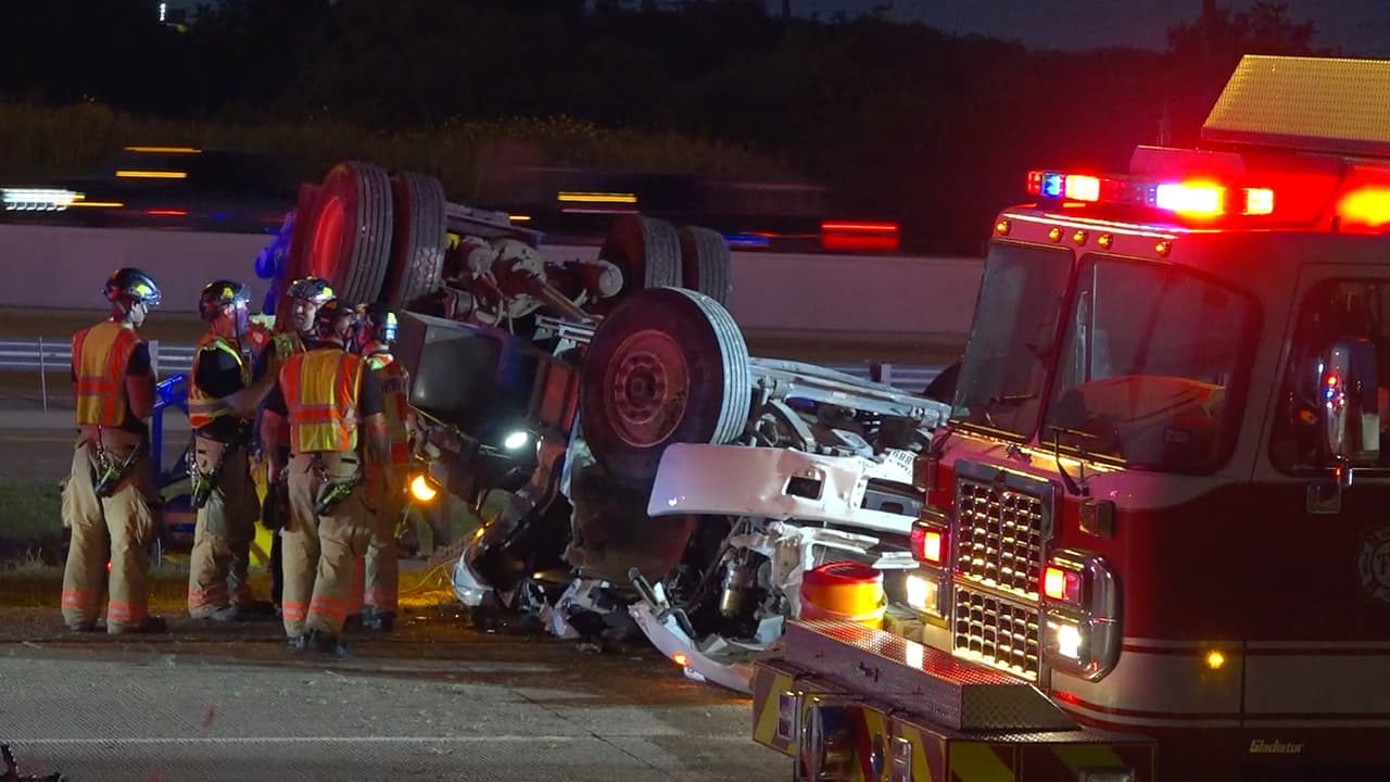 Muere un conductor de un camión tras un aparatoso incidente en autopista en Irving 