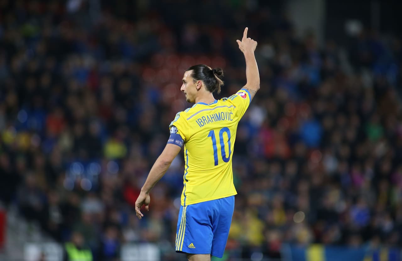 Zlatan Ibrahimovic gana disco de oro por interpretar el himno de Suecia