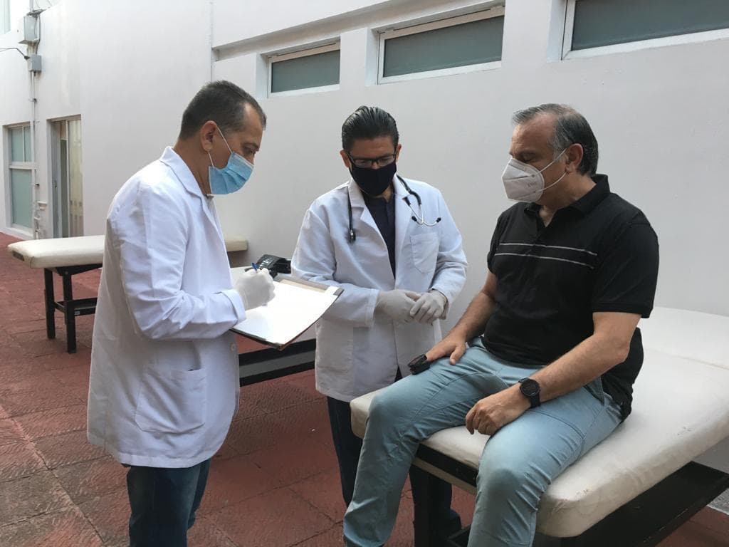 El filtro se lleva a cabo en la entrada, donde todos tienen que realizar un test obligatorio.