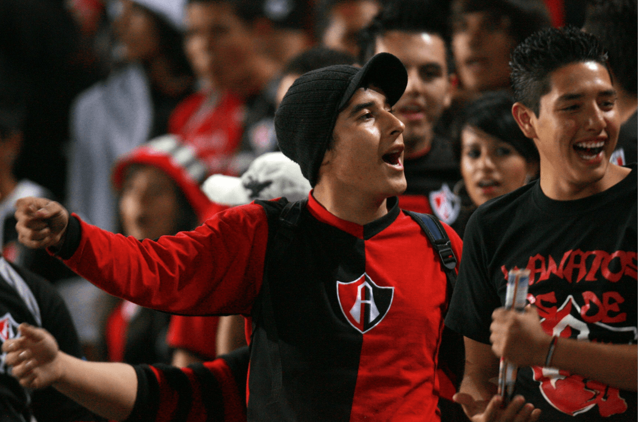 En algún momento los Rojinegros pelearon por no descender y sus seguidores jamás dejaron de alentar.