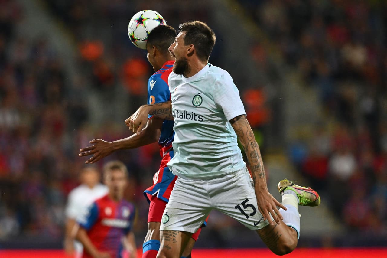 Inter de Milán sacó tres puntos importantes de visitante ante Viktoria Plzen en la República Checa con goles de Dzeko y Dumfries por 0-2.