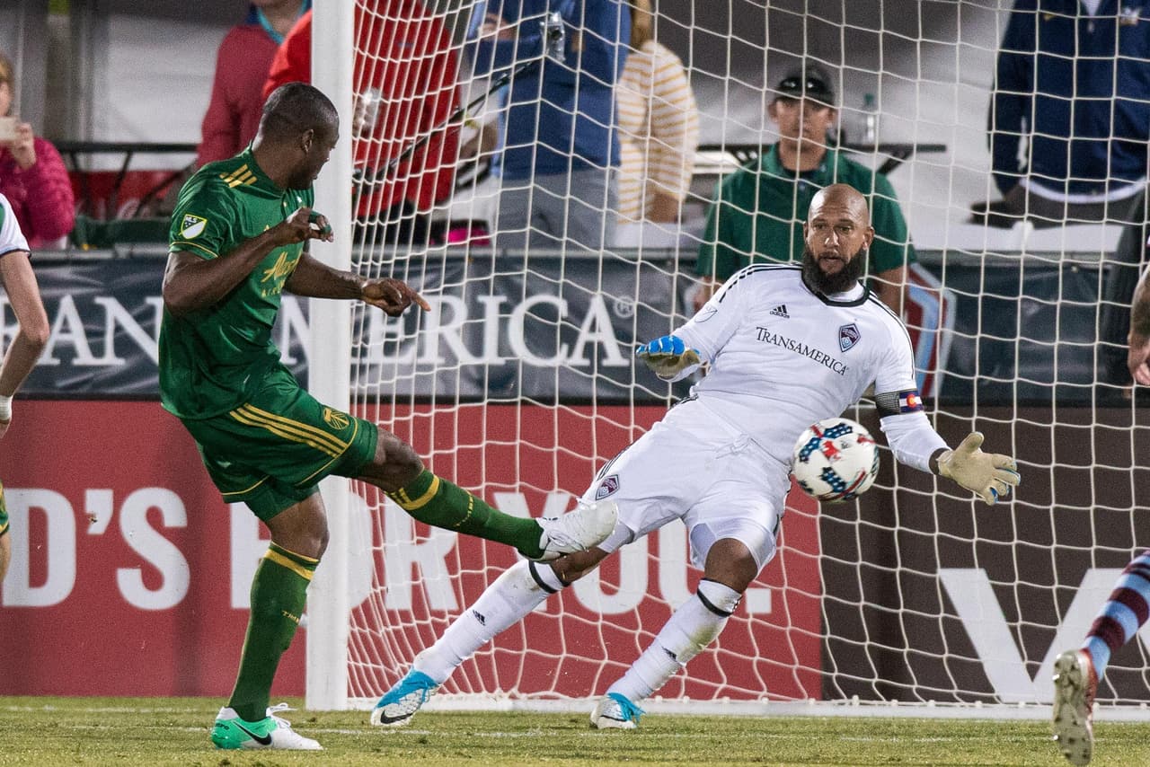 Tim Howard – En la actual campaña ha disputado 13 partidos, todos como titular. En dos de esos partidos logro dejar su arco en ceros y en total registra 39 atajadas.
