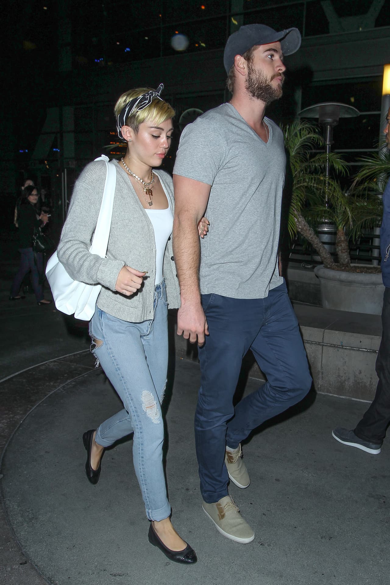 <b><a href="https://www.univision.com/famosos/miley-cyrus-y-su-ex-liam-hemsworth-se-dejan-ver-muy-carinosos-pero-cada-uno-por-su-lado-fotos" target="_blank">Miley Cyrus y Liam Hemsworth</a> </b>están listos para continuar con sus vidas, luego de haber llegado a un acuerdo amigable en su 
<b><a href="https://www.univision.com/famosos/un-tramite-incompleto-complica-el-divorcio-de-liam-hemsworth-y-miley-cyrus-fotos" target="_blank">proceso de divorcio,</a></b> que el australiano emprendió en agosto pasado.
<br>