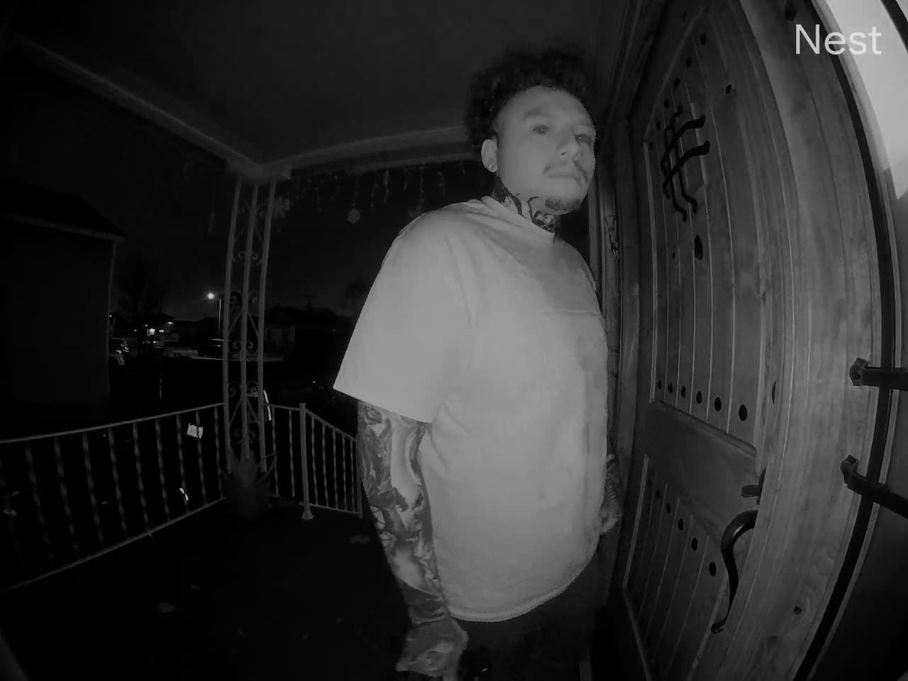 Al verse en la televisión, personalmente llegó al Departamento del Sheriff en Lakewood en donde explicó lo que lo sucedido fue una desafortunada equivocación.
<br>