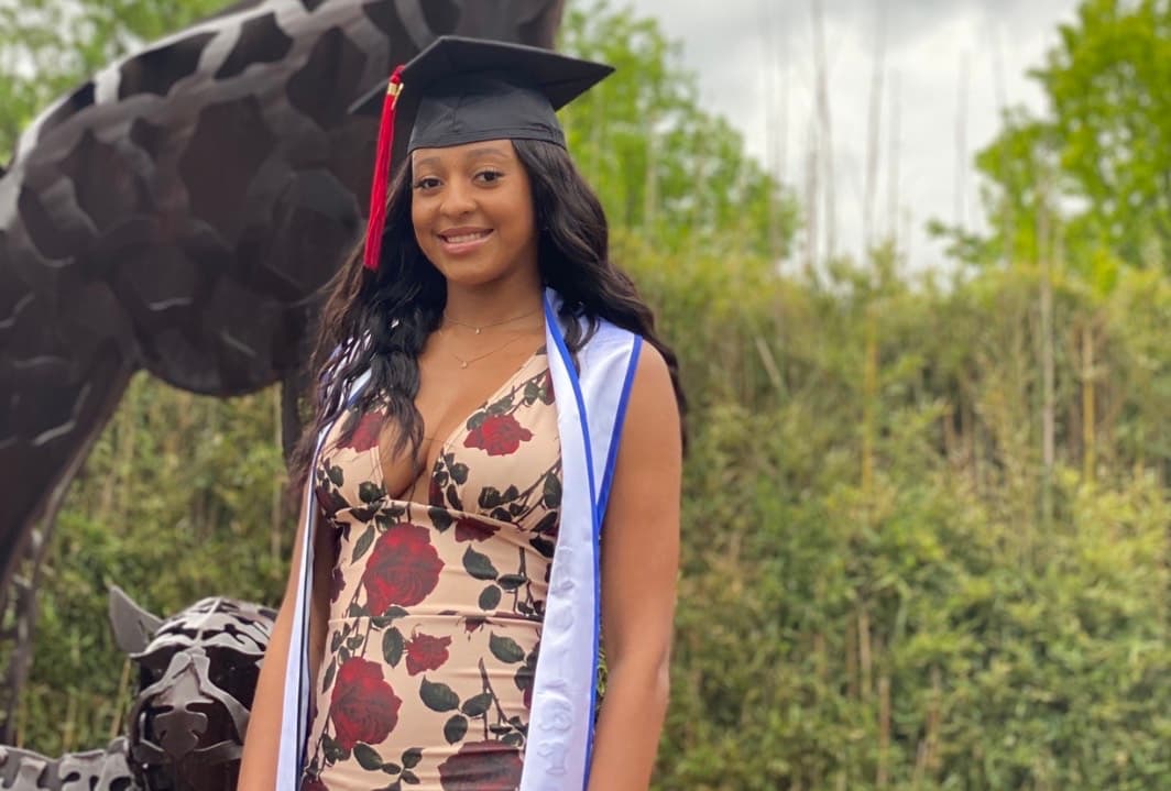 La joven que logró que cambiaran la definición de "racismo" en el diccionario Merriam-Webster