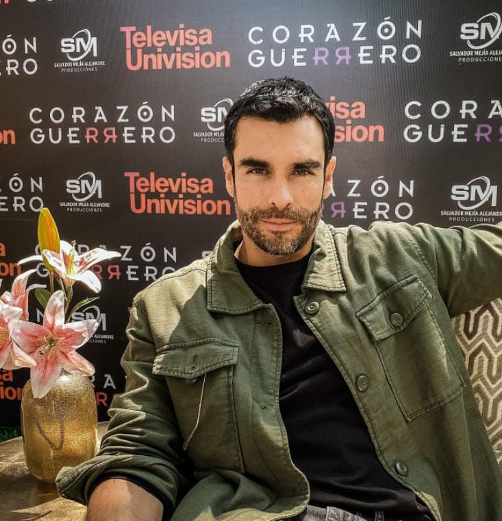 "De lo que es mi trabajo lo comparto y algunas cosas de mi vida privada, pero generalmente me gusta mantener ese misterio y esa privacidad, es una línea muy clara que hay que marcar".
<br>