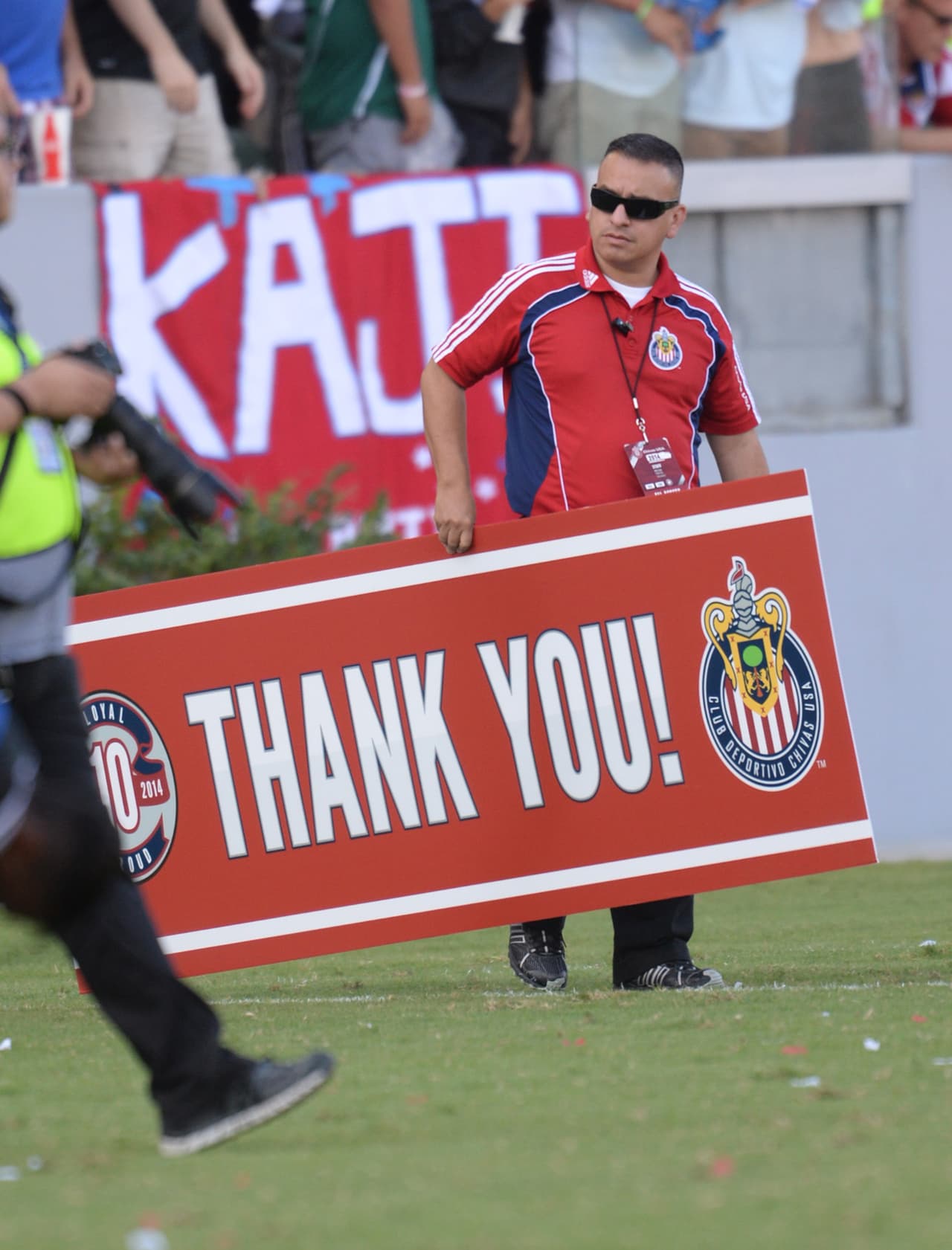 En 2014, Chivas USA, luego de no atraer a la afición de Los Ángeles y vivir a la sombra del Galaxy, decidió cesar operaciones.