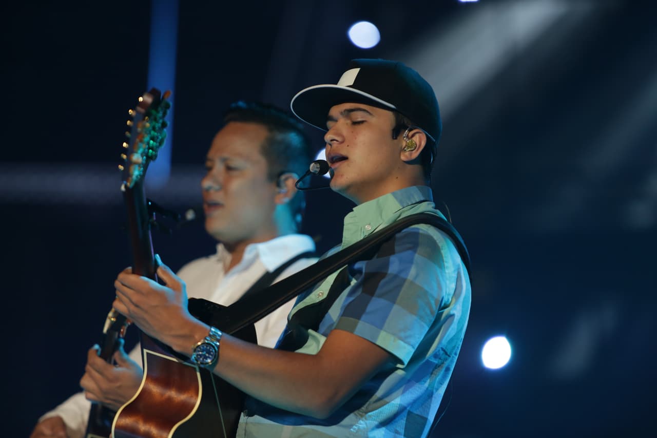 En agosto de 2016 Ulices Chaidez y sus Plebes lanzaron su primer sencillo titulado "Andamos en el ruedo".