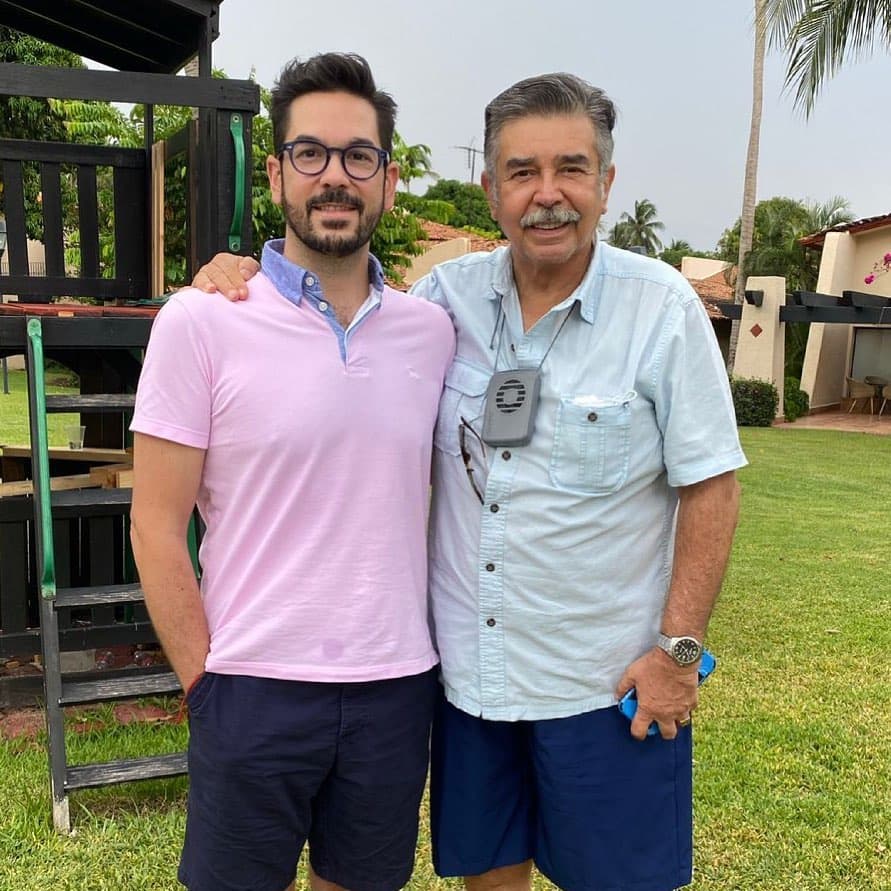 Jorge Ortiz de Pinedo les heredó altura y porte a sus hijos Pedro y Óscar, quienes son muy parecidos a él.