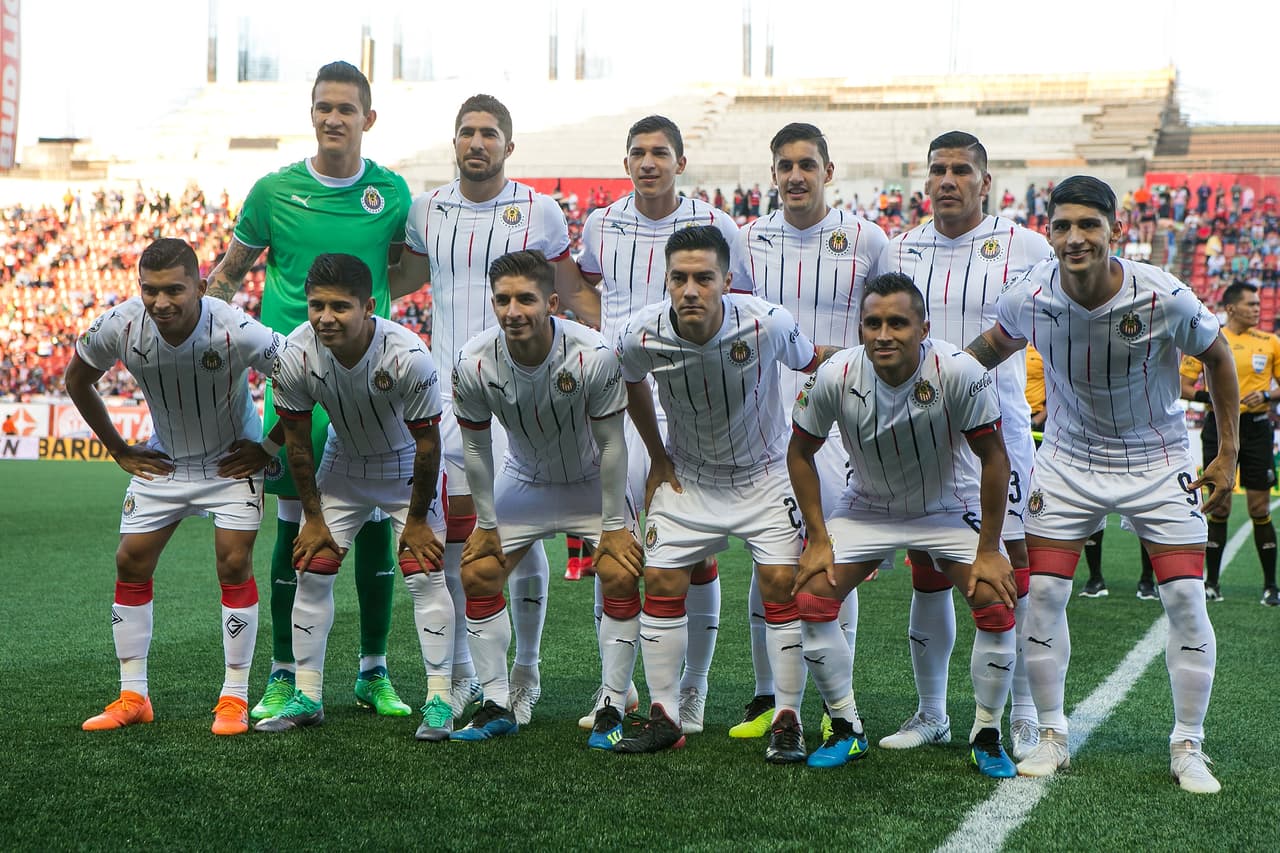 Los jugadores de Chivas de Guadalajara posaron antes del inicio del partido.