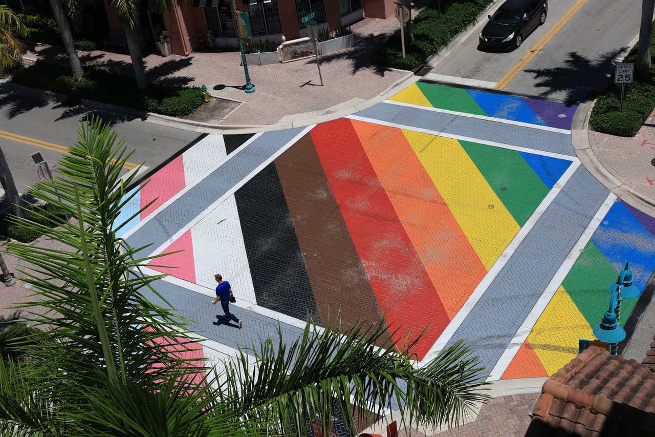 El primer incidente ocurrió en junio de 2021. Un joven de 20 años de nombre Alexander Jerich fue declarado culpable y sentenciado a cumplir 100 horas de servicio comunitario. El segundo suceso fue en 2024. Dylan Brewer, de 19 años, fue declarado culpable y sentenciado a 75 horas de servicio comunitario y a pagar una multa de $ 5,598
<br>